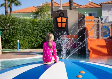 T6 com piscina, salão de jogos e parque infantil! - Casas de Férias no  Norte de Portugal - Várias Opções de Férias Baratas e em Família - 3401085A